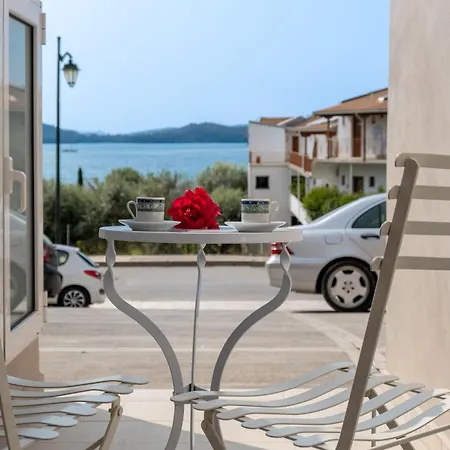 Mella Roa - Amar Daire Nydri (Lefkada)